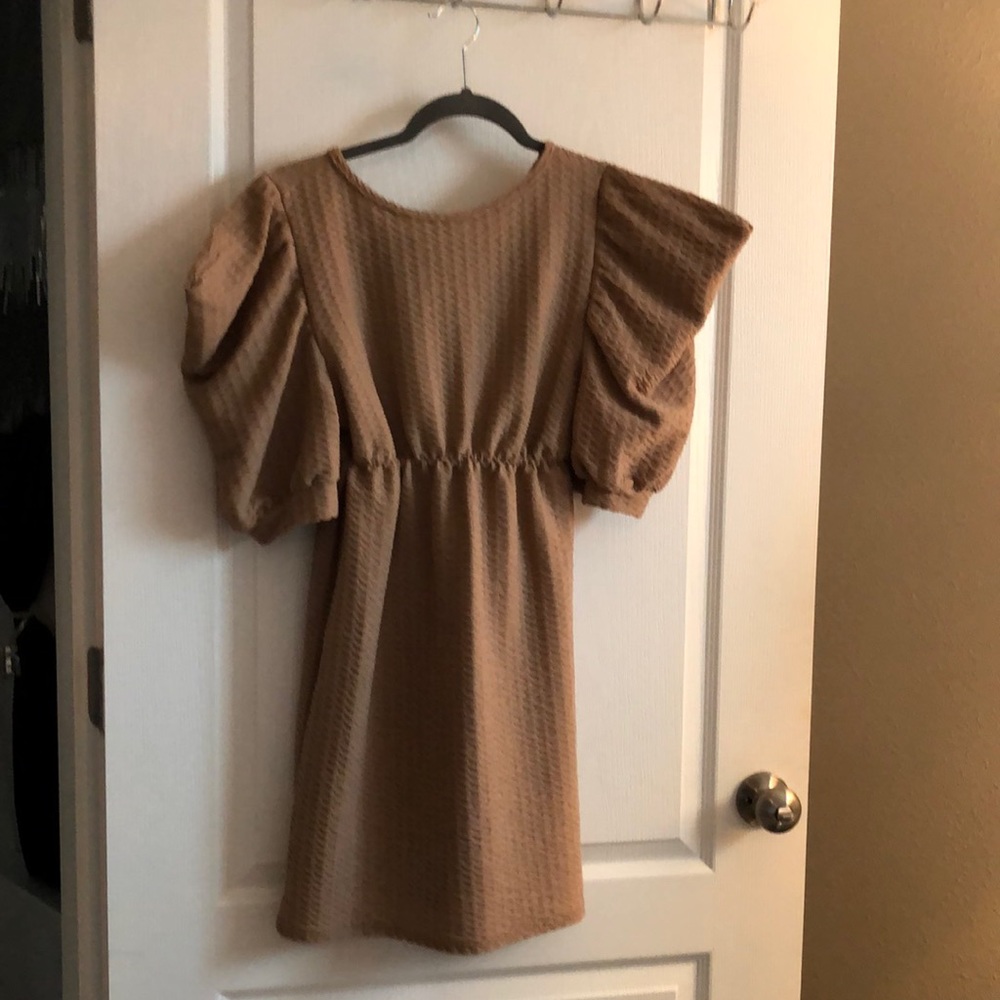 95% Polyester 5% Elastane. Do Not Dry Clean!